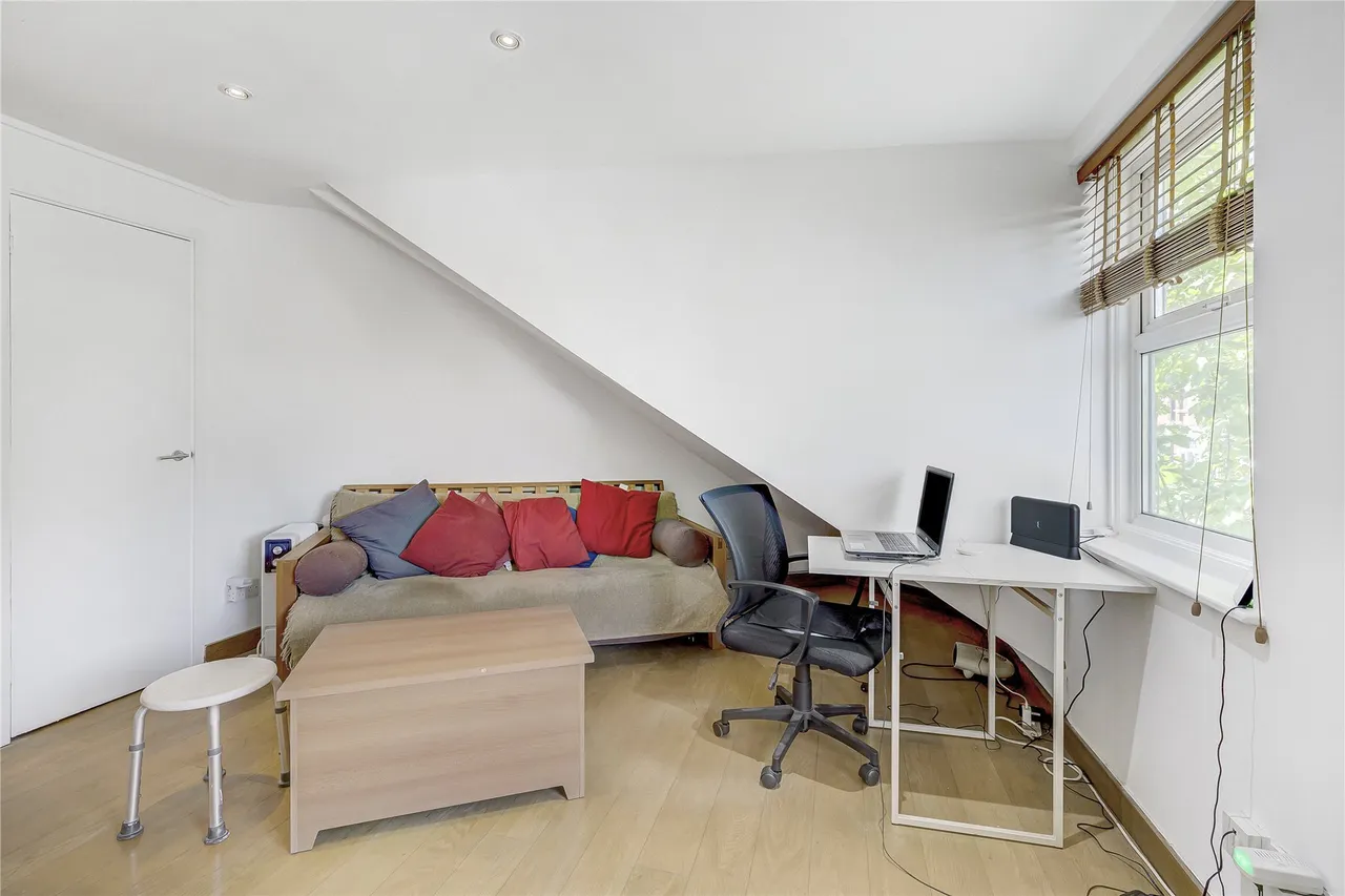 Wandsworth Bridge Road, Fulham, London, SW6, photo 6