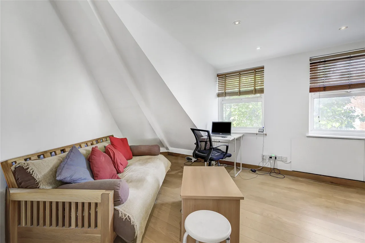 Wandsworth Bridge Road, Fulham, London, SW6, photo 2