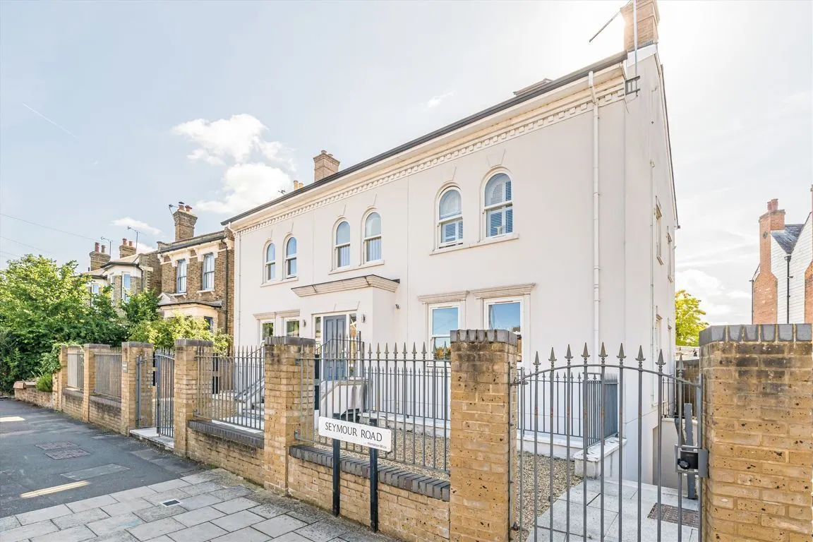2 bed property to rent, Seymour Road, KT1