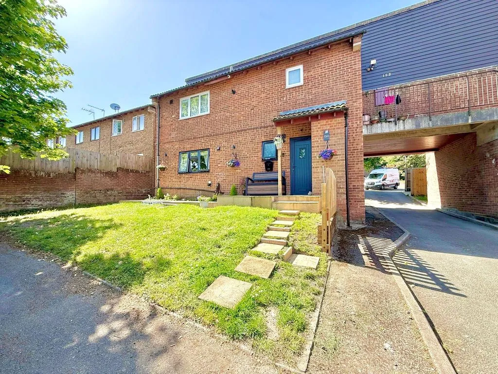 2 bed flat for sale — Spoondell, Dunstable LU6 3JX