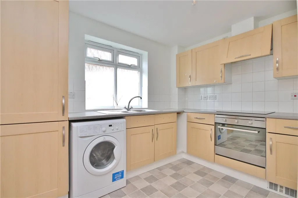 Kingston Road, Staines-upon-Thames, TW18, photo 6