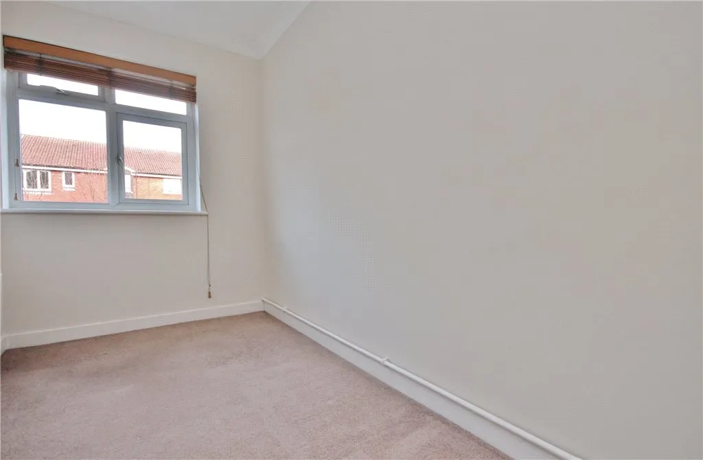 Kingston Road, Staines-upon-Thames, TW18, photo 7