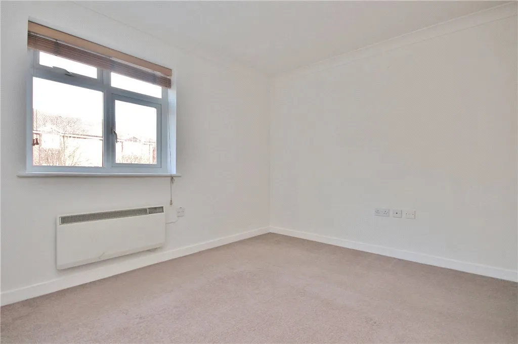 Kingston Road, Staines-upon-Thames, TW18, photo 9
