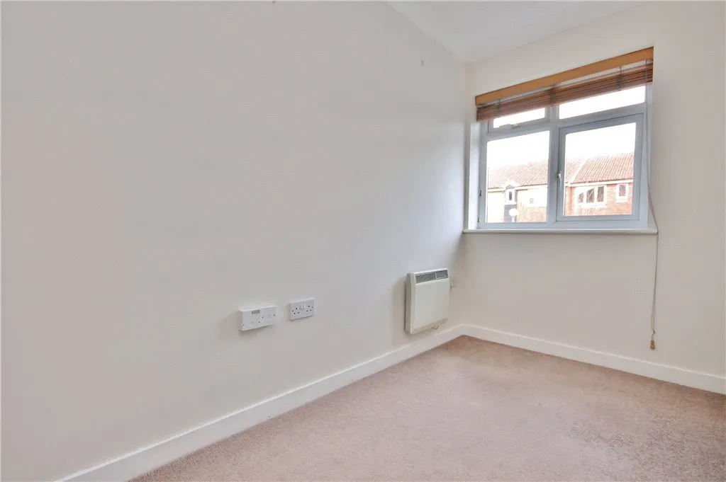 Kingston Road, Staines-upon-Thames, TW18, photo 8