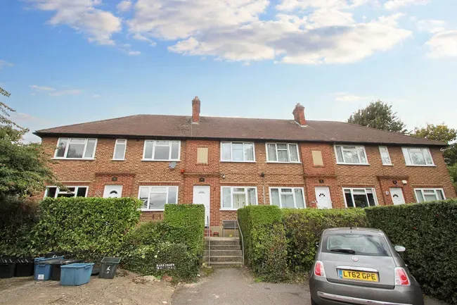2 bed property for sale — St. Barnabas Road, Woodford Green, IG8