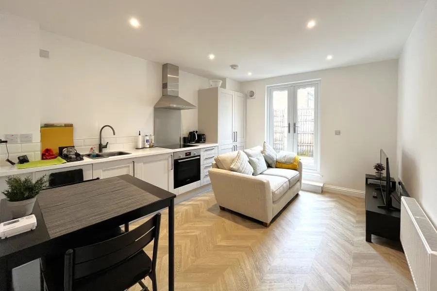 Ludwell House, Chertsey, KT16, photo 3