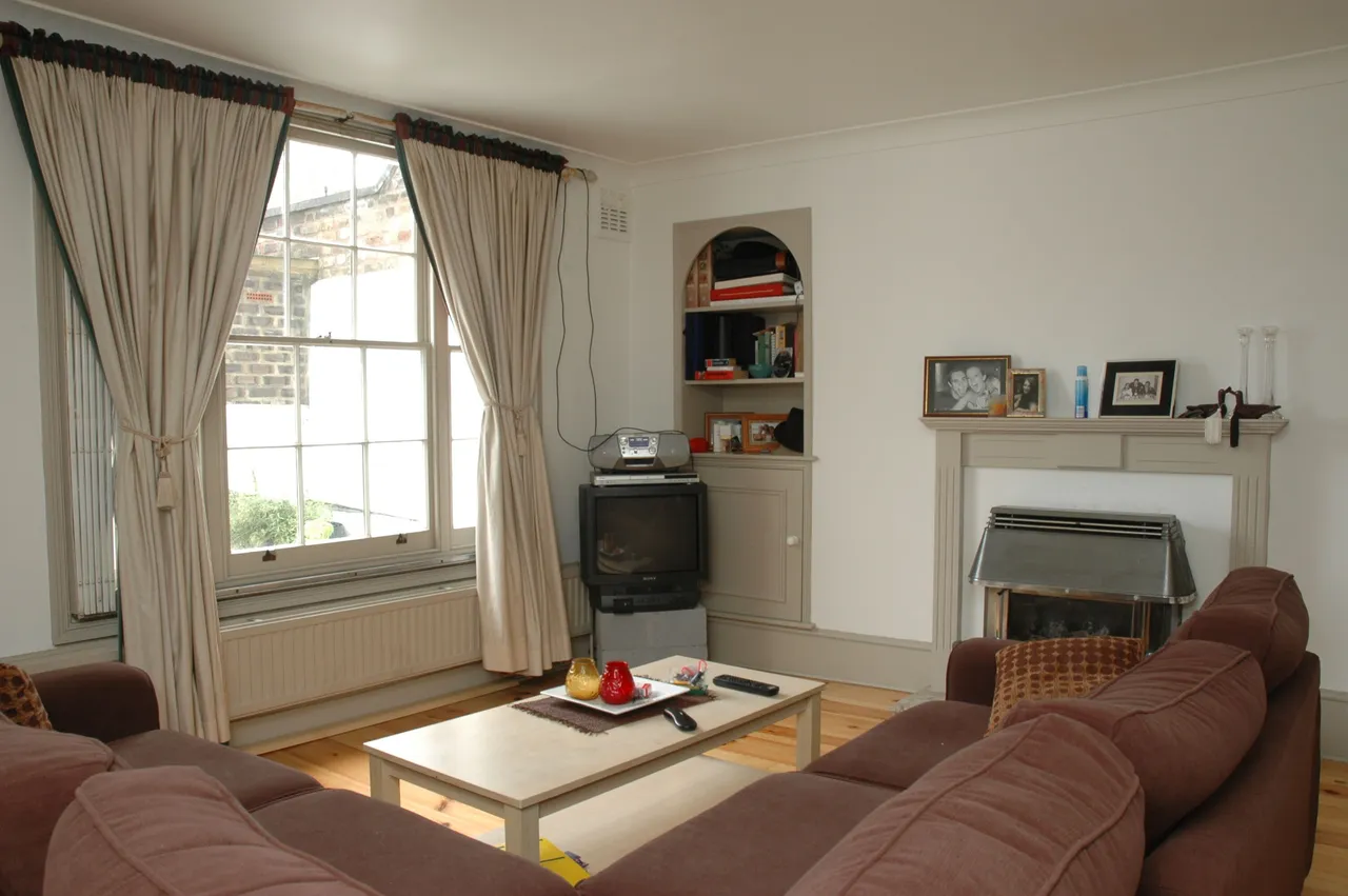 2 bed flat for sale — 41a New North Road, London