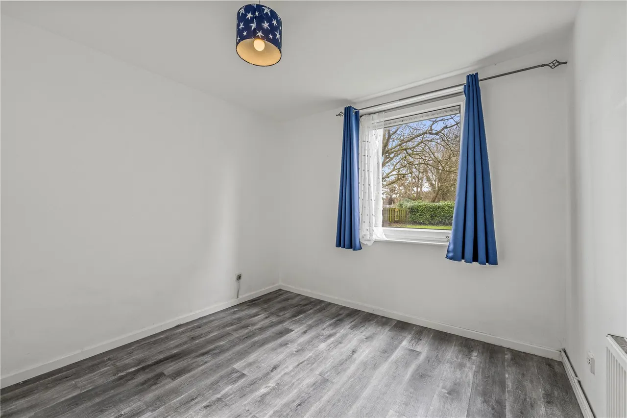 Deacons Walk, Hampton, TW12 1AA, photo 5