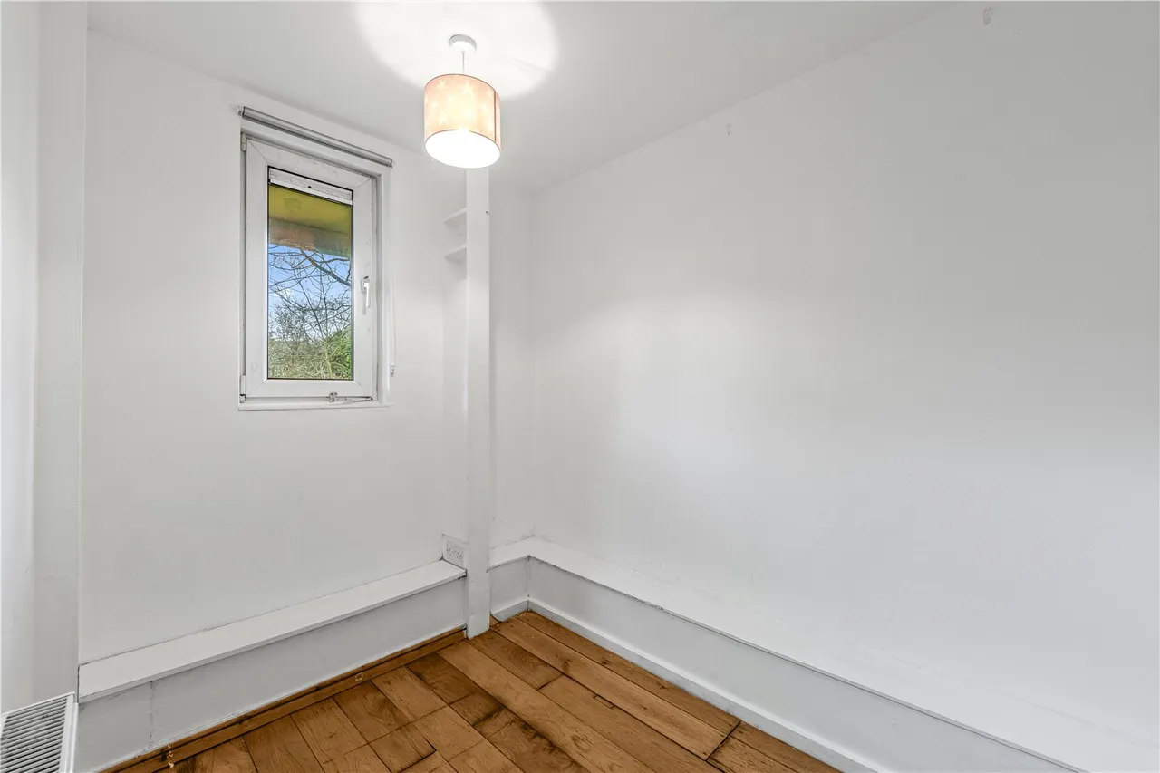 Deacons Walk, Hampton, TW12 1AA, photo 6