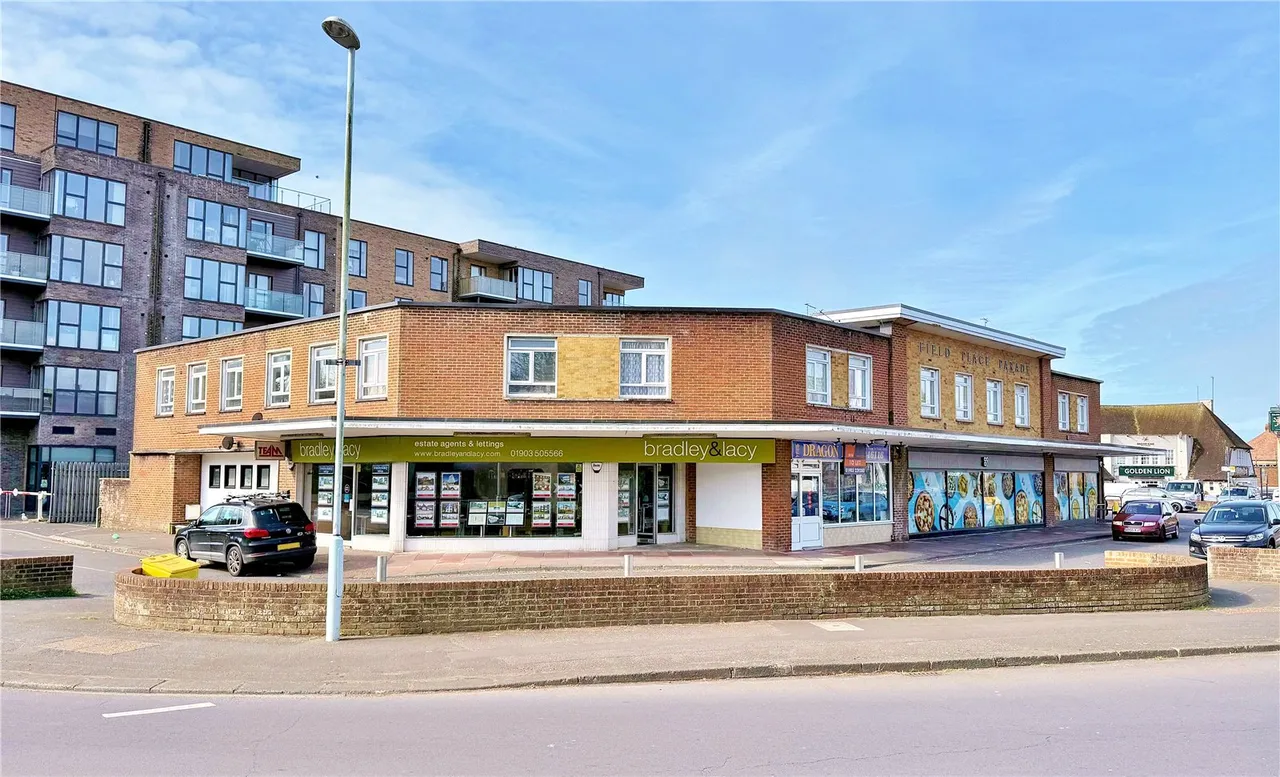 2 bed flat for sale, Field Place Parade, The Strand, BN12