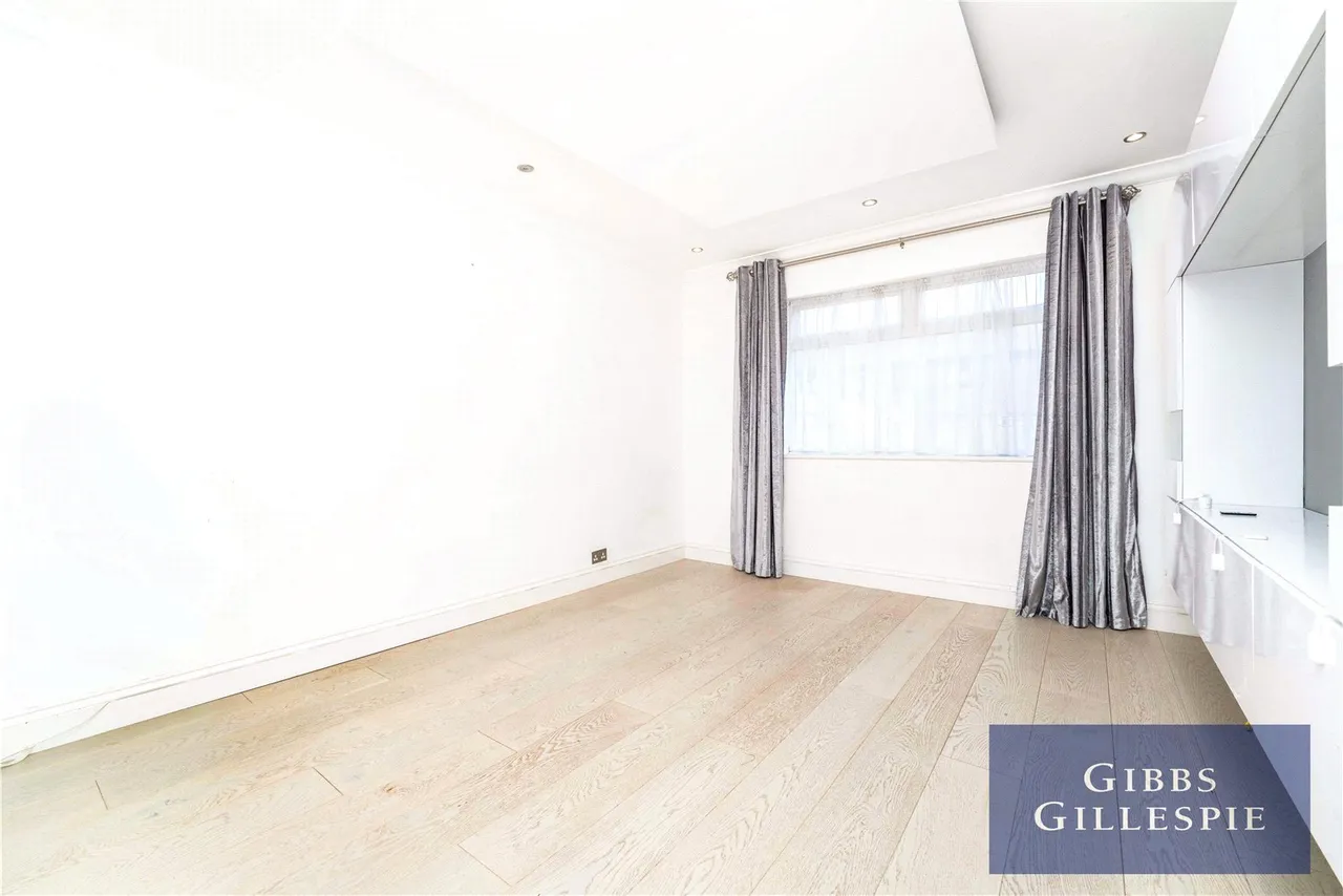 Newcourt, Uxbridge, UB8, photo 9