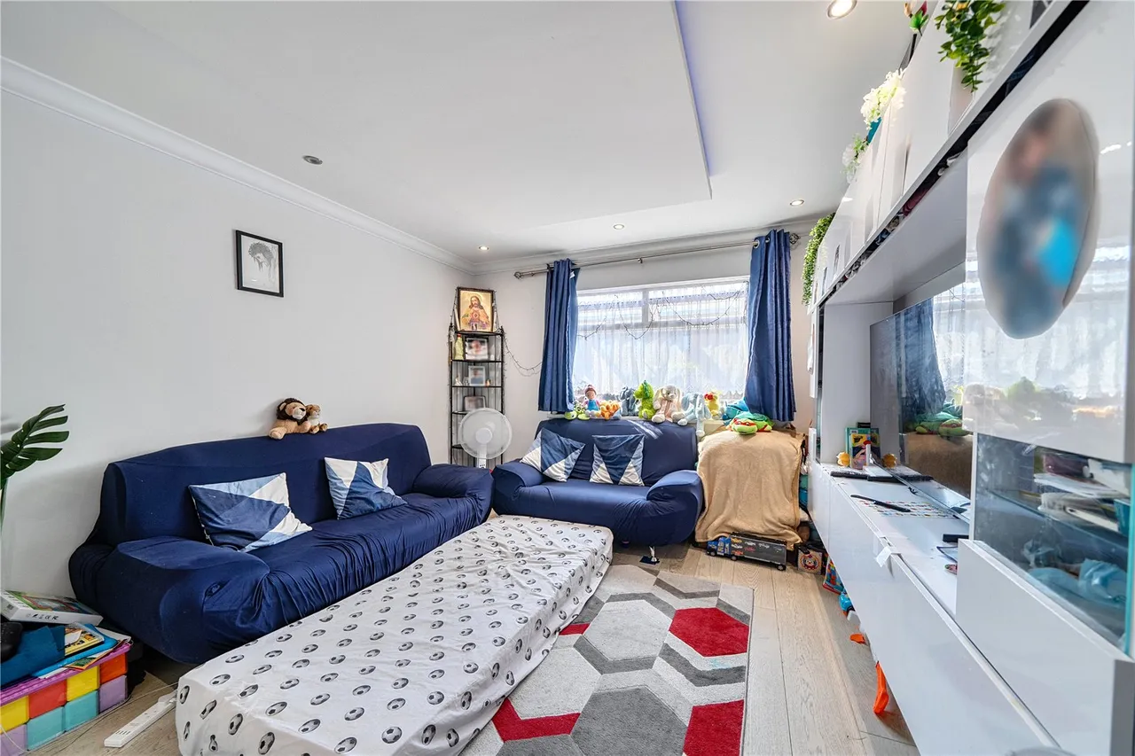Newcourt, Uxbridge, UB8, photo 2