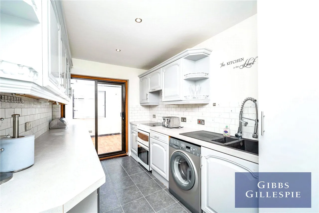 Newcourt, Uxbridge, UB8, photo 7