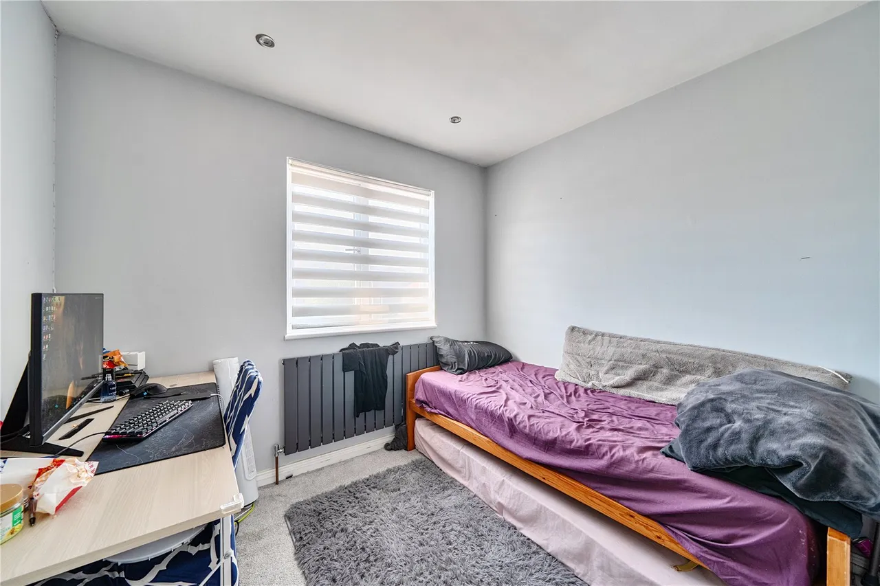 Newcourt, Uxbridge, UB8, photo 5