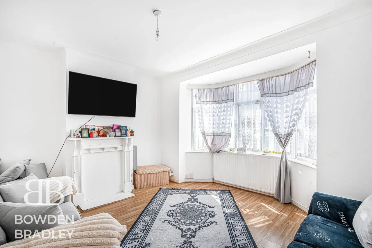 Cranley Drive, Ilford, IG2, photo 2
