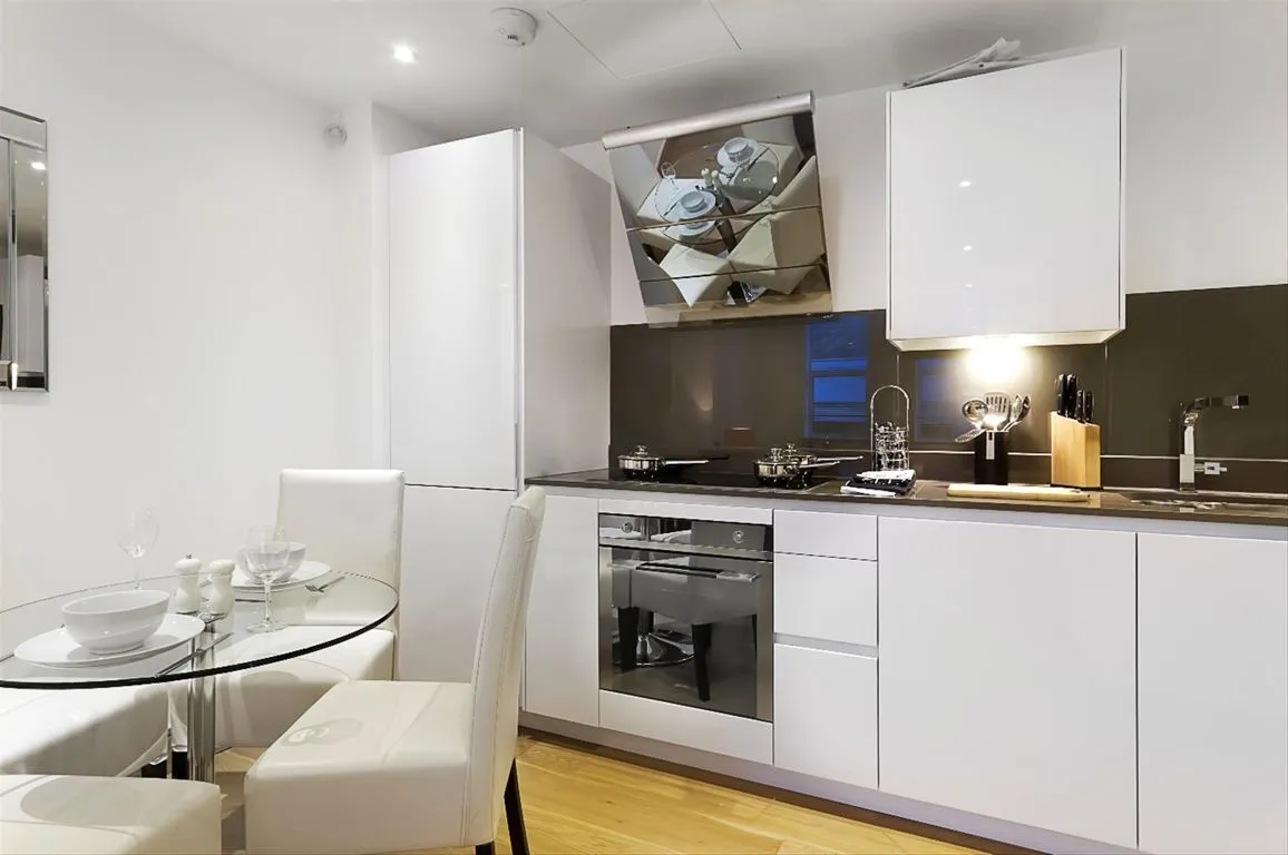 1 bed flat for sale — 4-7 Red Lion Court, London