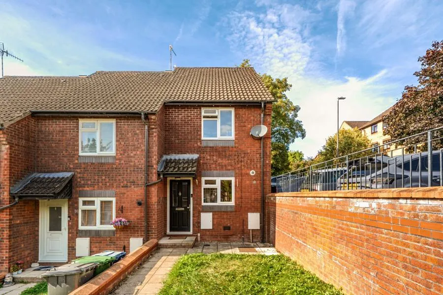 2 bed house for sale, The Pentlands, High Wycombe, HP13