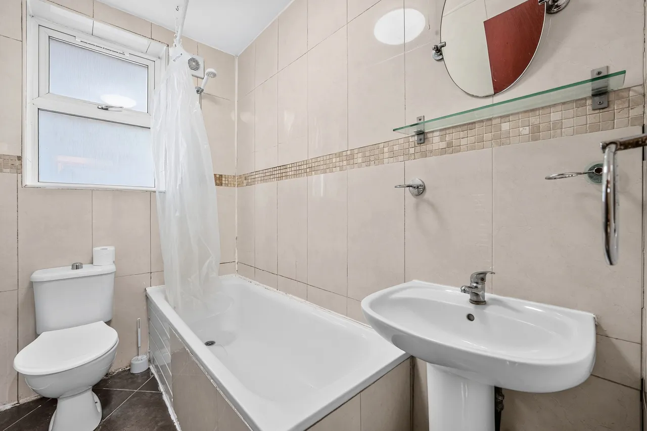 Tooting Bec Road, London, SW17, photo 8