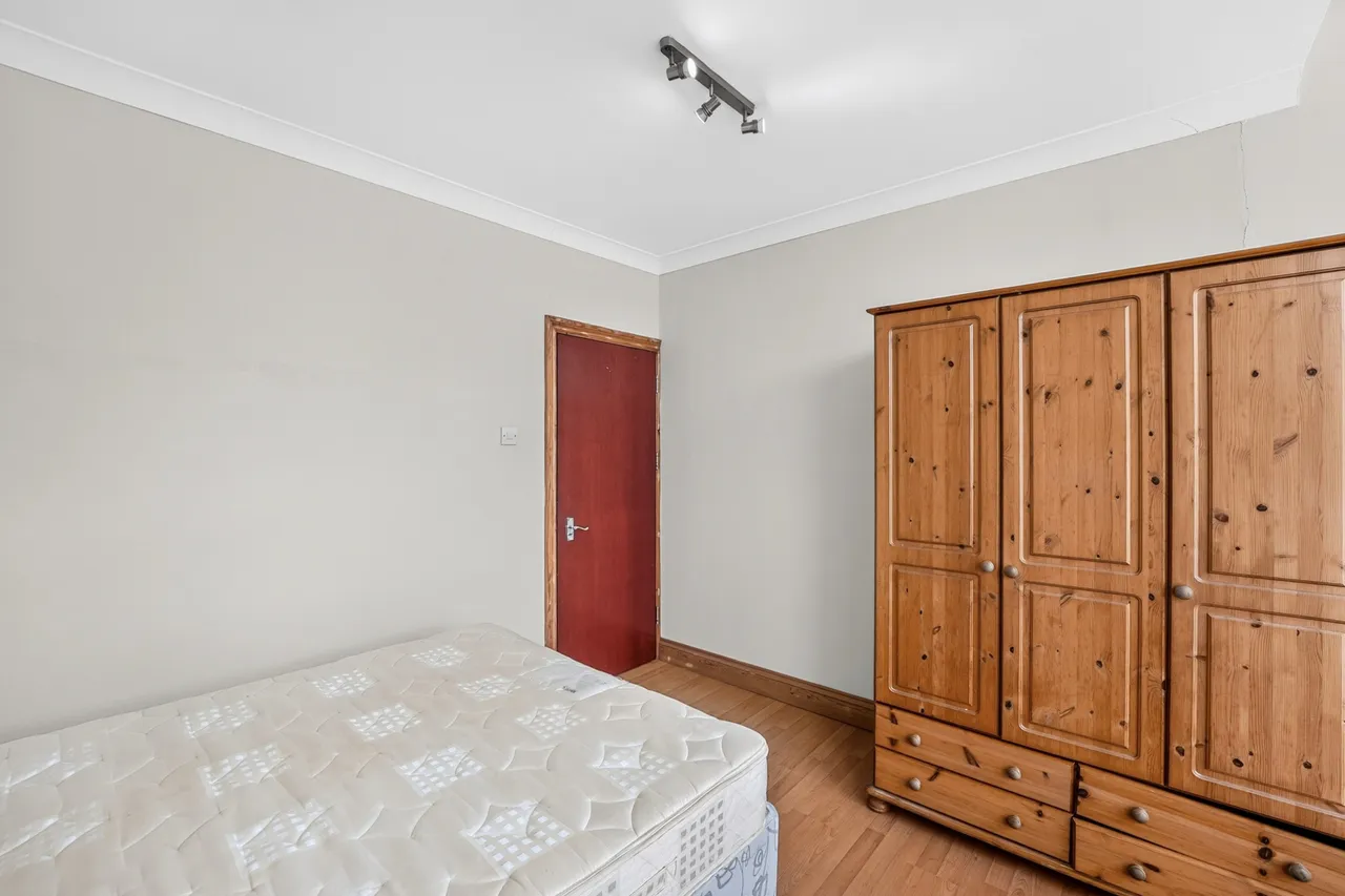 Tooting Bec Road, London, SW17, photo 12