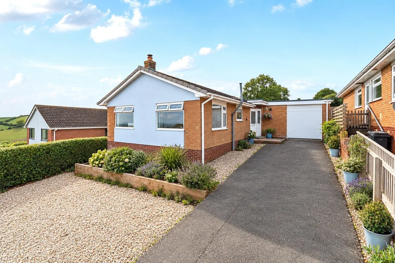 3 bed property for sale, Sweetbriar Lane, Holcombe, EX7