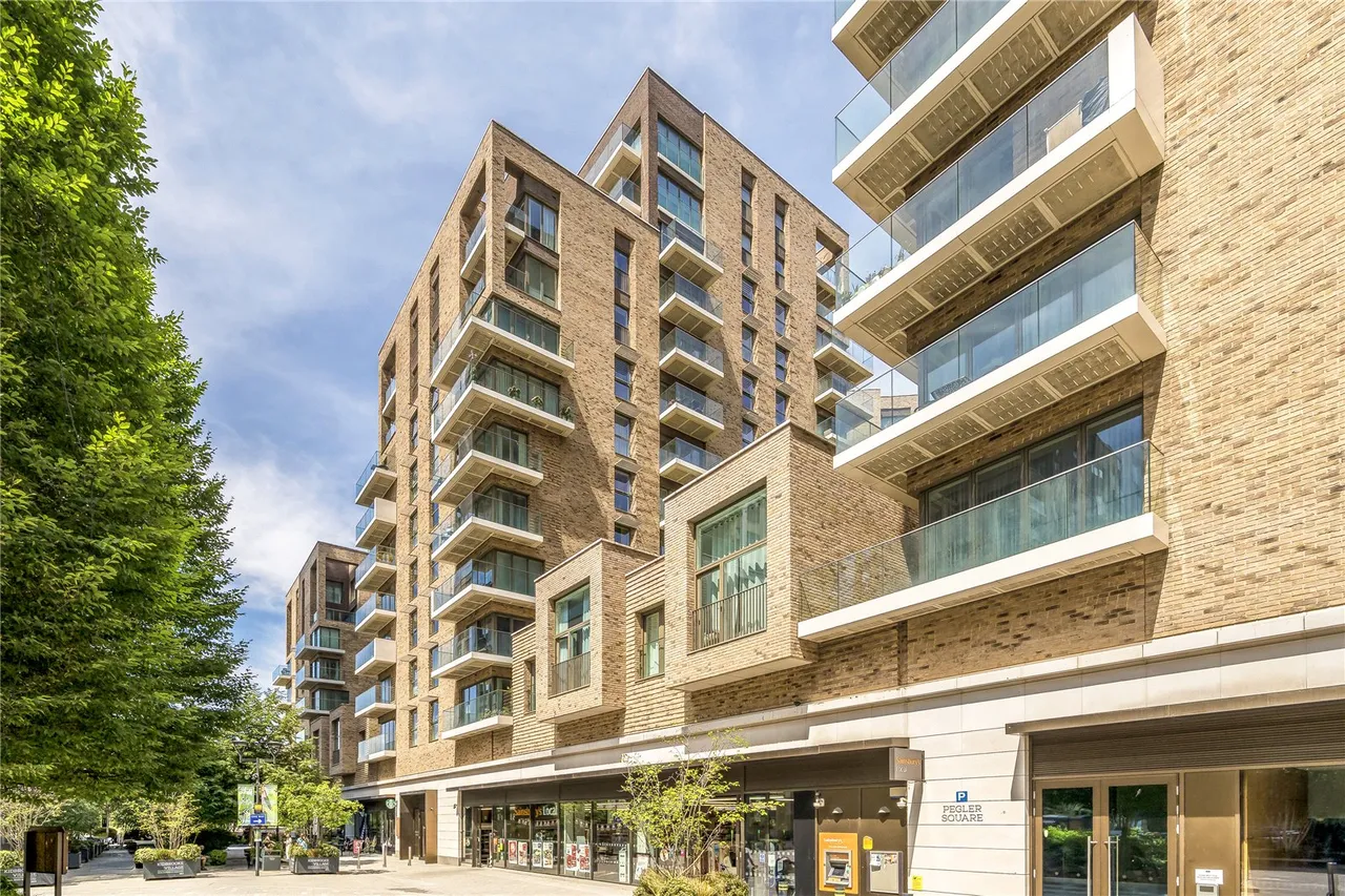 2 bed flat to rent — Pegler Square, Kidbrooke Village, London, SE3 9FW