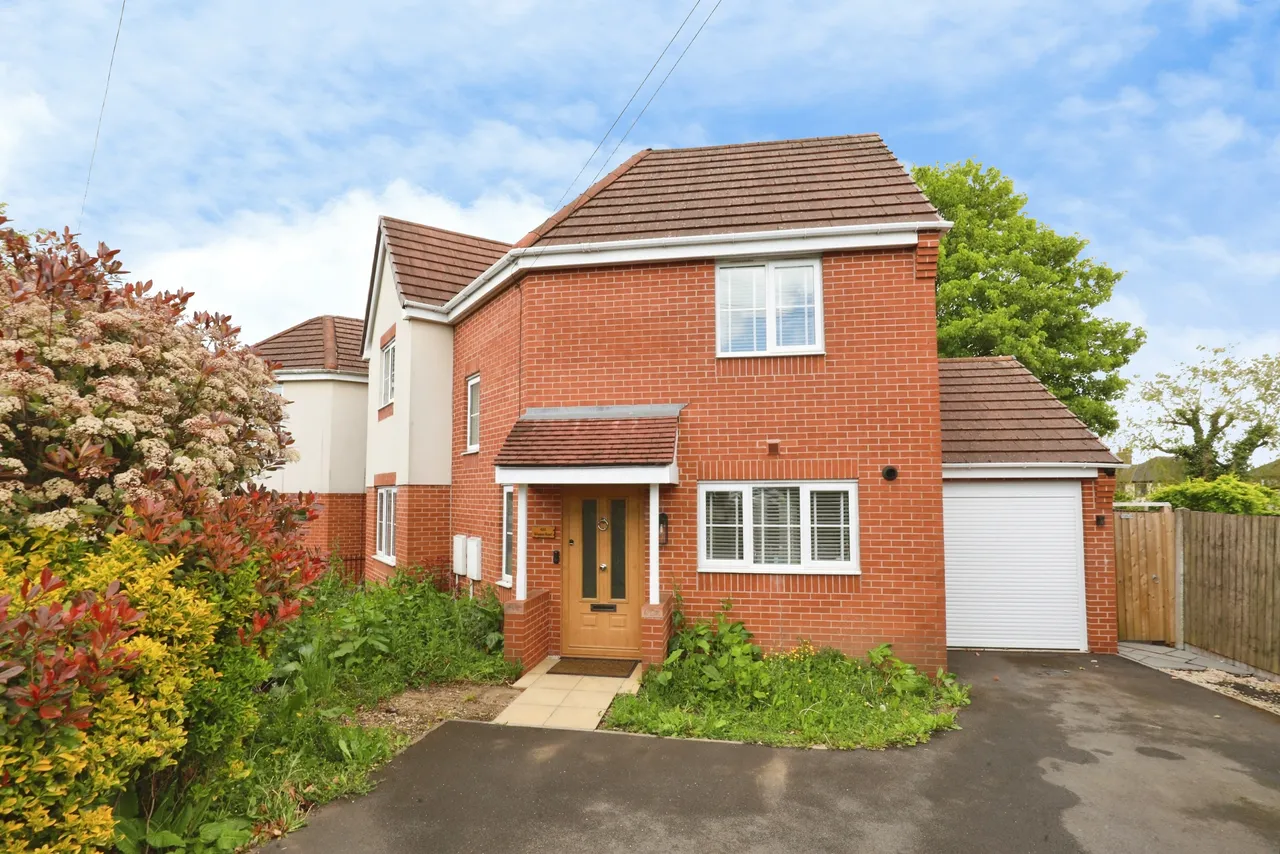 3 bed house for sale — Weston Road, Stoke-On-Trent