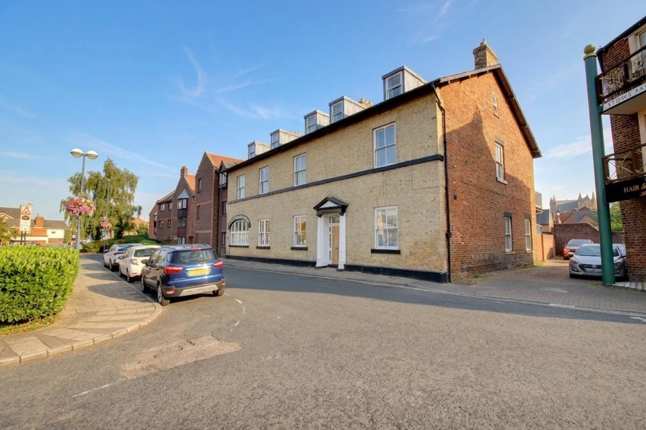 2 bed flat for sale — Trinity Lane, Beverley