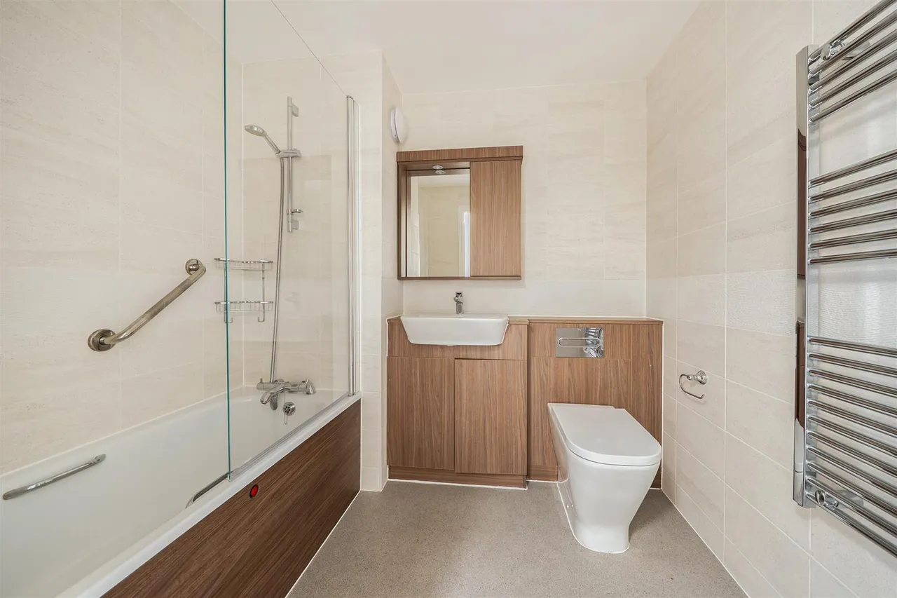 Laindon Road, Billericay, CM12, photo 5