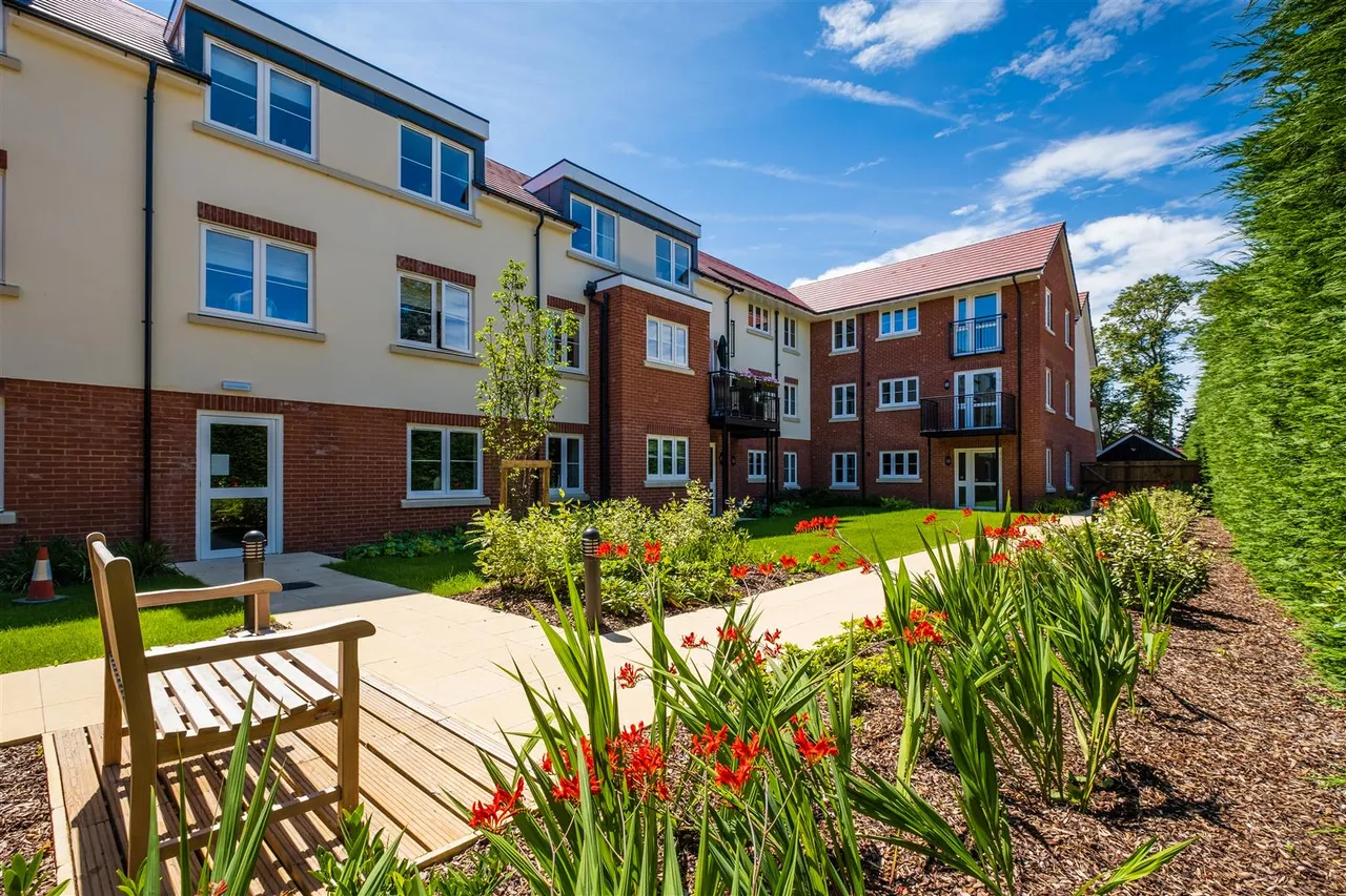 2 bed flat for sale, Laindon Road, Billericay, CM12