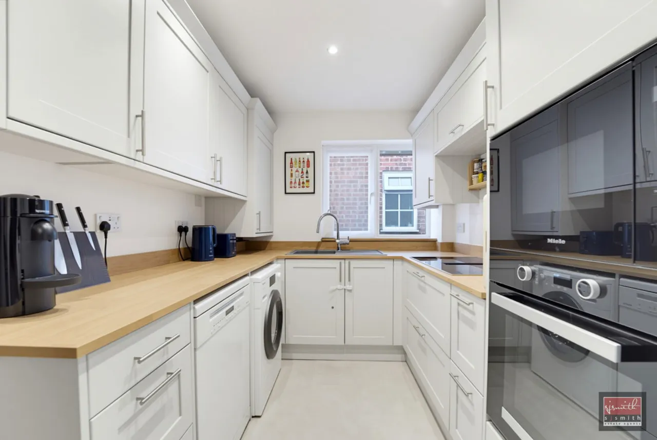 Reedsfield Road, Surrey, photo 4