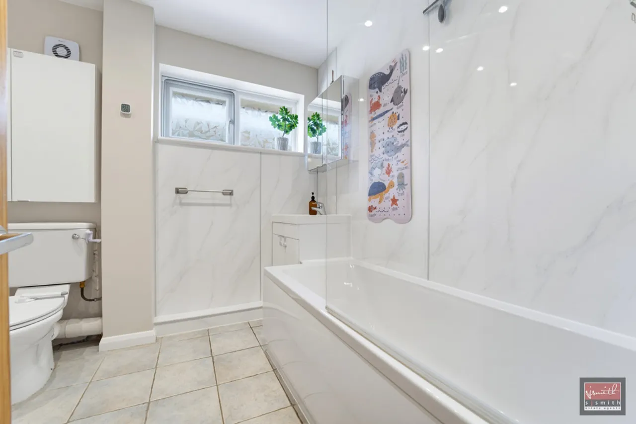 Reedsfield Road, Surrey, photo 15