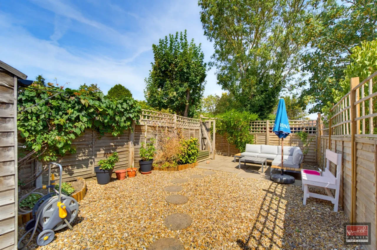 Reedsfield Road, Surrey, photo 3