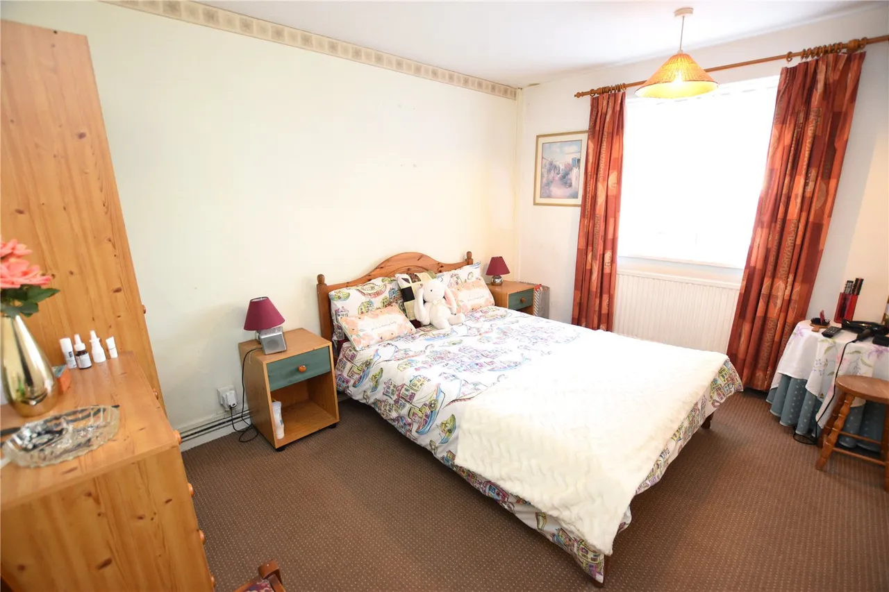 Perring Avenue, Farnborough, Hampshire, GU14 9DB, photo 7