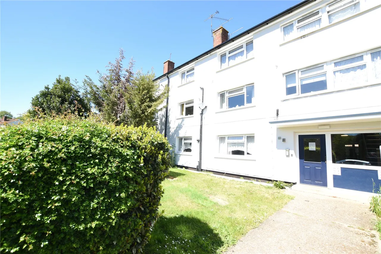 2 bed flat for sale — Perring Avenue, Farnborough, Hampshire, GU14 9DB