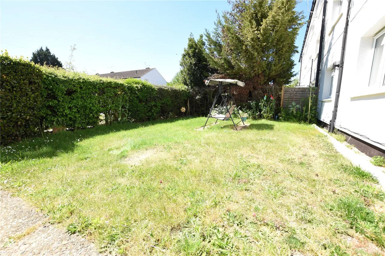 Perring Avenue, Farnborough, Hampshire, GU14 9DB, photo 4