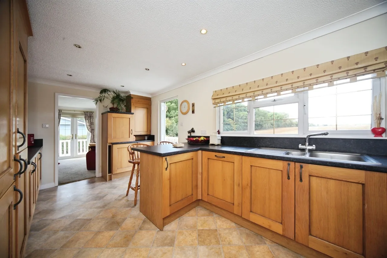 Residential Park, Caddington, LU1, photo 10