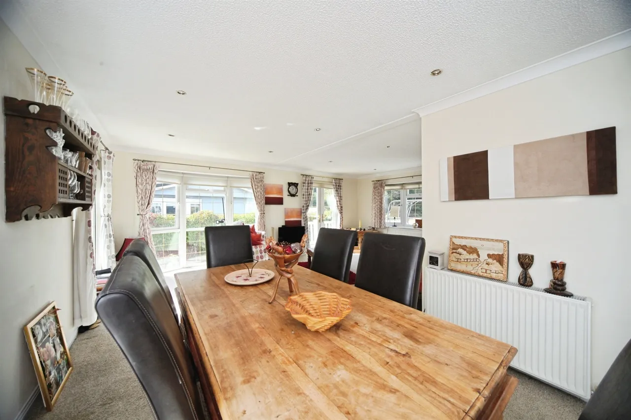 Residential Park, Caddington, LU1, photo 9