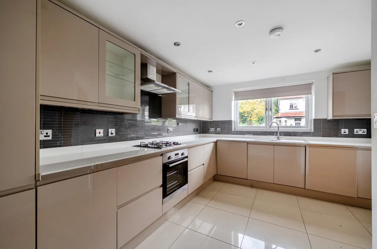 Bracken Edge, Chapel Allerton, LS8, photo 2