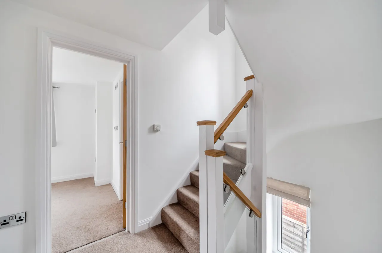 Bracken Edge, Chapel Allerton, LS8, photo 11