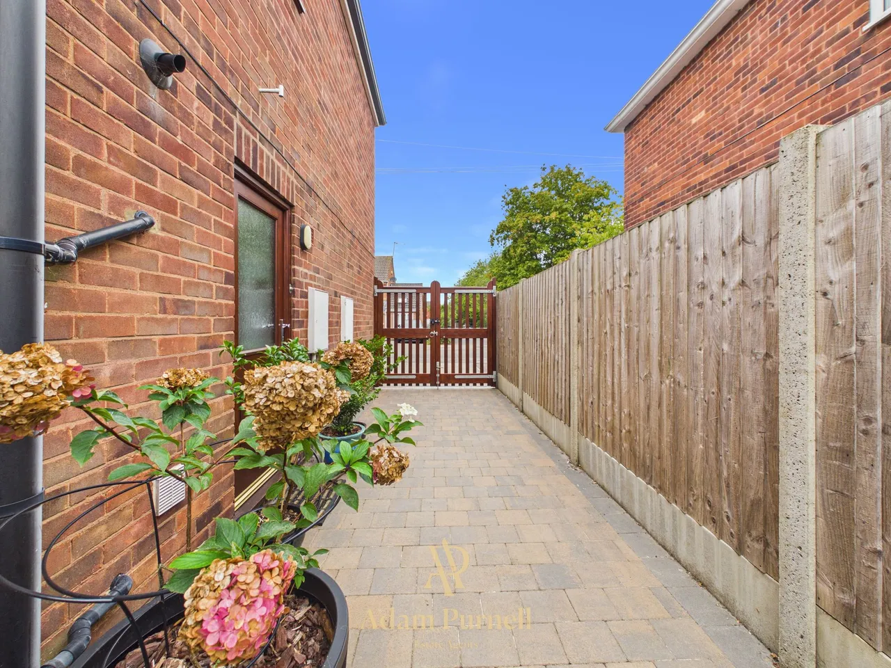 Colts Close, Burbage, LE10, photo 26