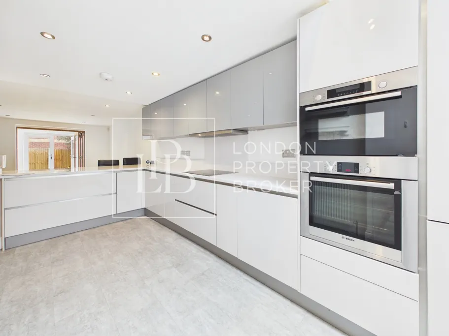 4 bed house to rent, Telegraph Place, London, E14