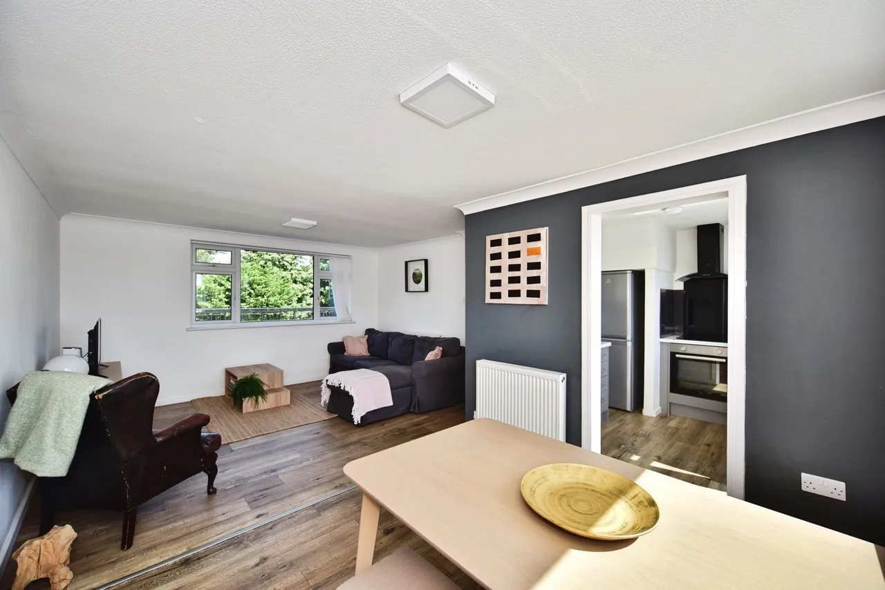 3 bed flat for sale — Mid Kent Shopping Centre, Castle Road, Maidstone, Kent, ME16