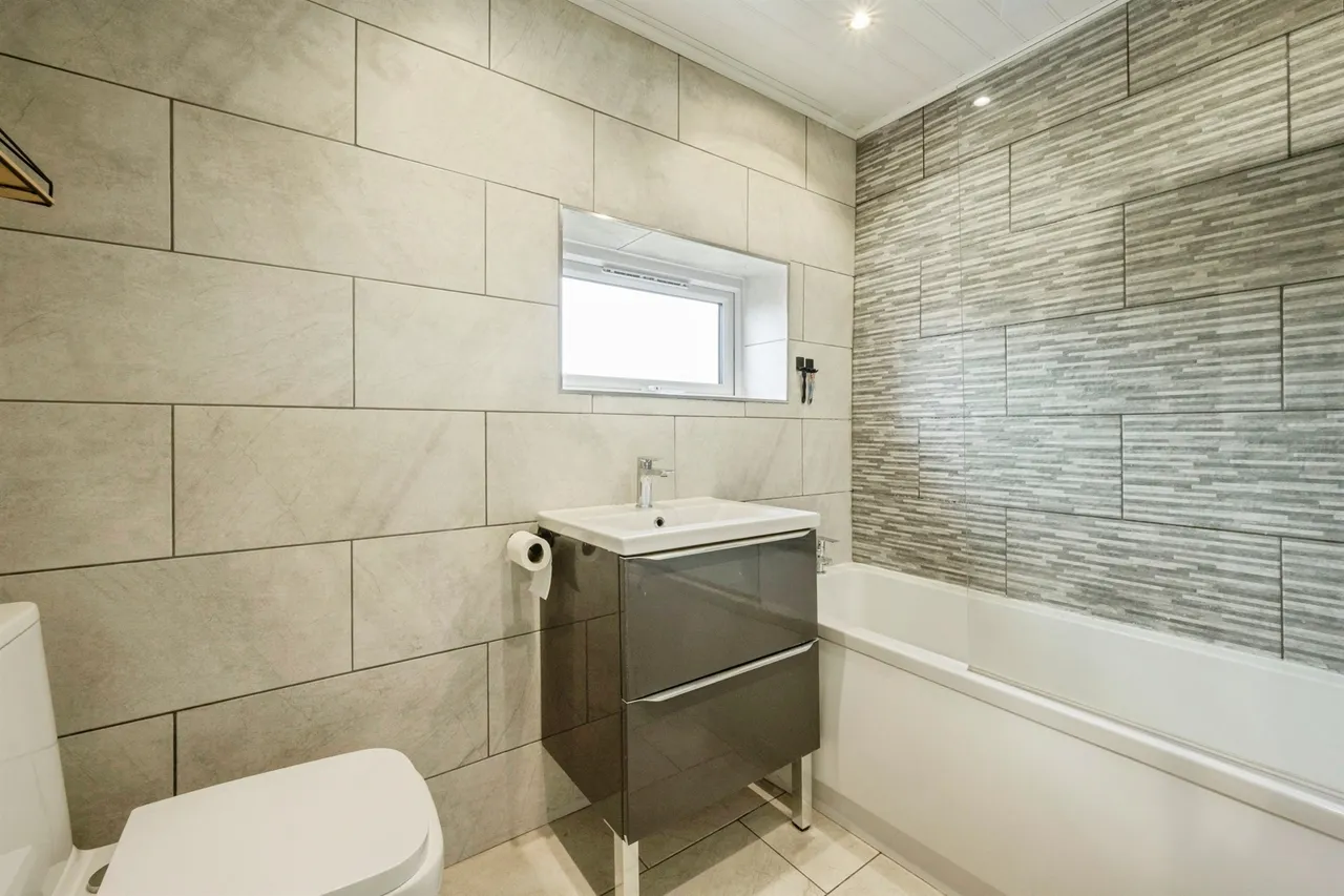 Langdale Drive, Scawthorpe, Doncaster, photo 12