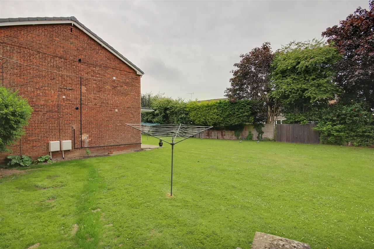 Fulford Crescent, Willerby, Hull, photo 9