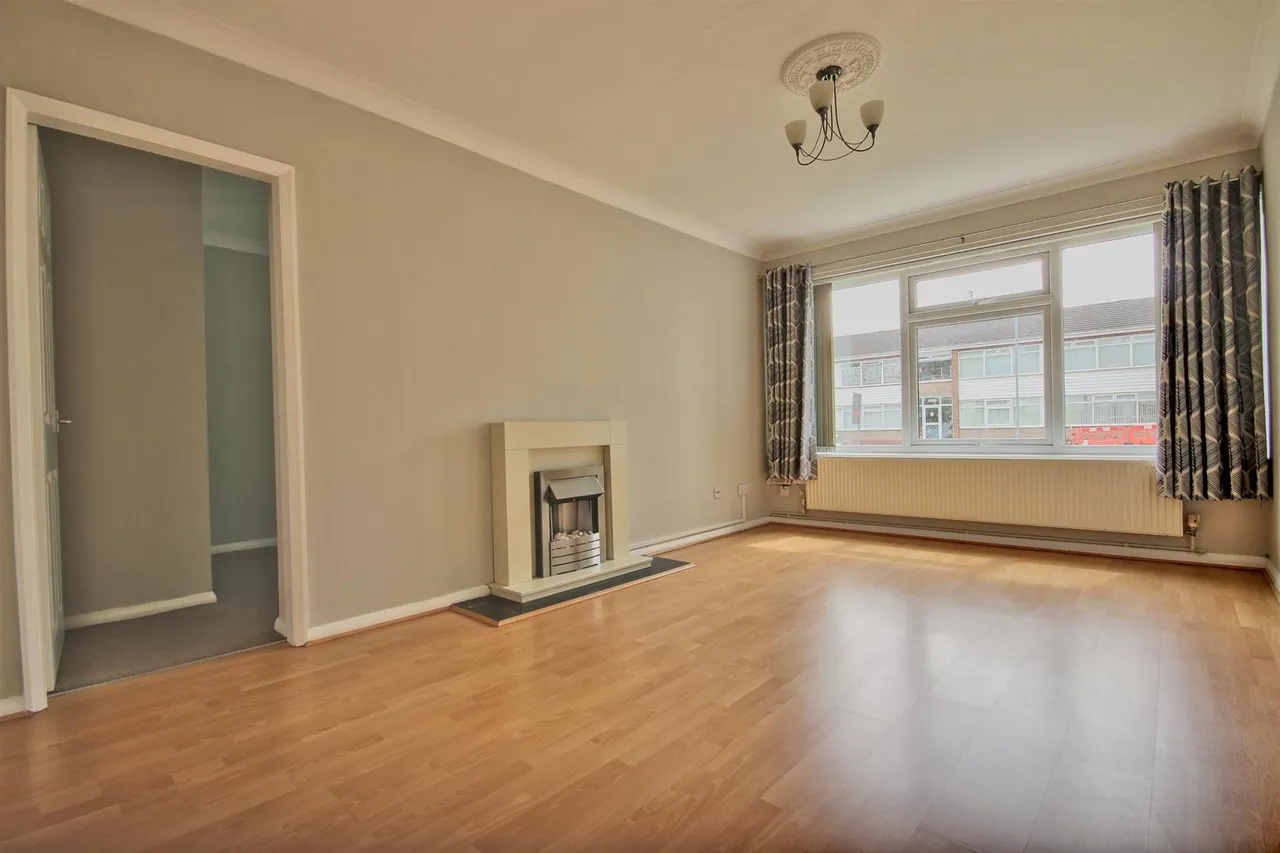 Fulford Crescent, Willerby, Hull, photo 2