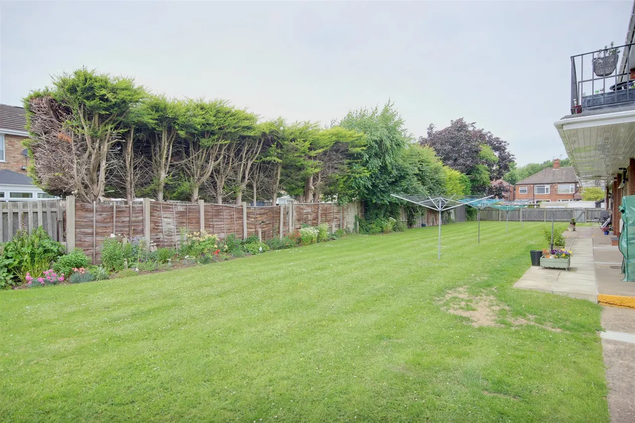 Fulford Crescent, Willerby, Hull, photo 8