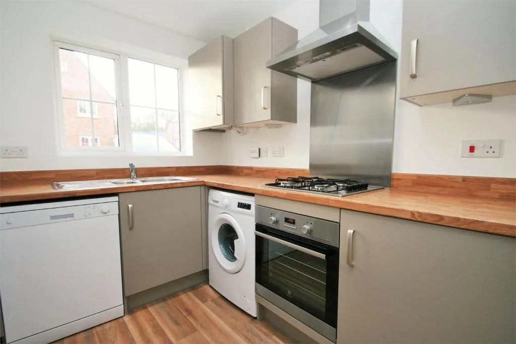 Vaughan Close, Hartley Wintney, Hook, RG27 8EB, photo 2