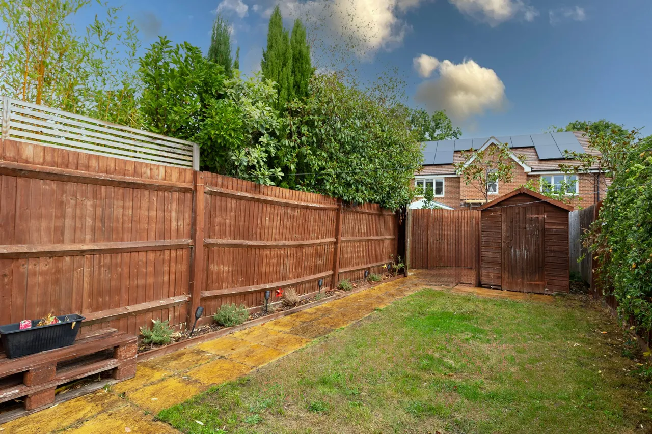 Vaughan Close, Hartley Wintney, Hook, RG27 8EB, photo 8