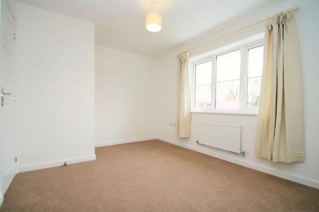 Vaughan Close, Hartley Wintney, Hook, RG27 8EB, photo 4