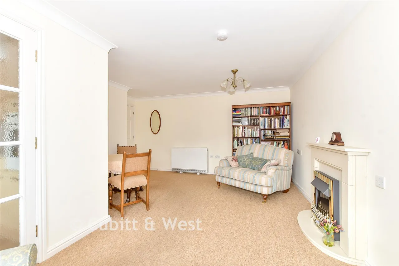 London Road, Cowplain, PO8, photo 3